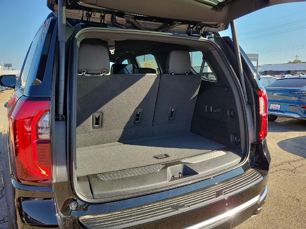 2026 GMC Yukon Denali - Photo 15