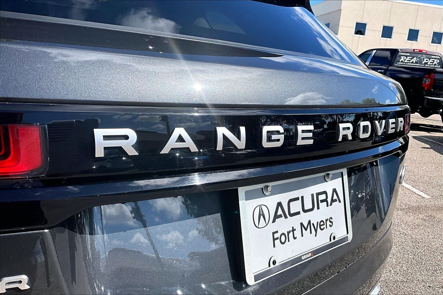 Used 2018 Santorini Black Land Rover S image 31