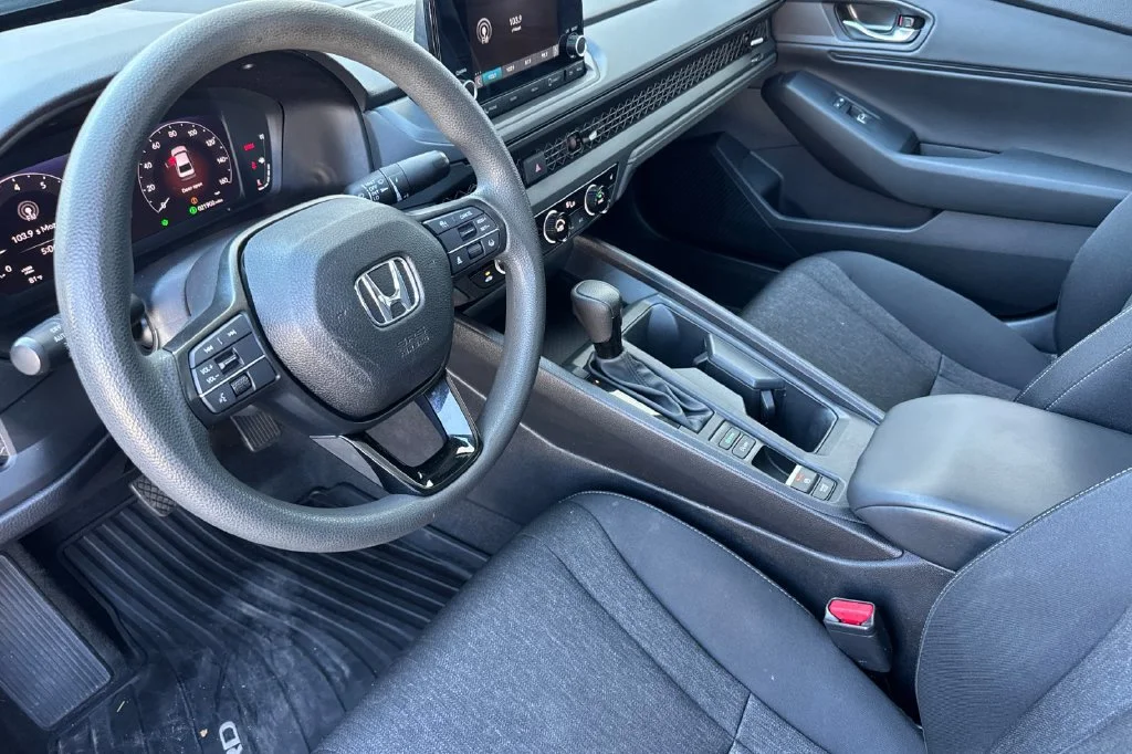 Used 2025  Honda SE image 12