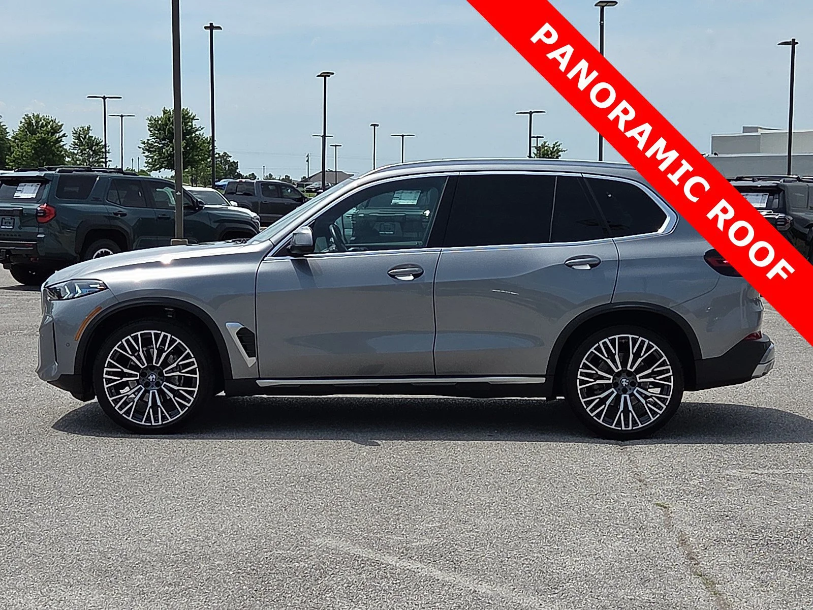 Used 2025 Skyscraper Grey Metallic BMW xDrive40i image 3