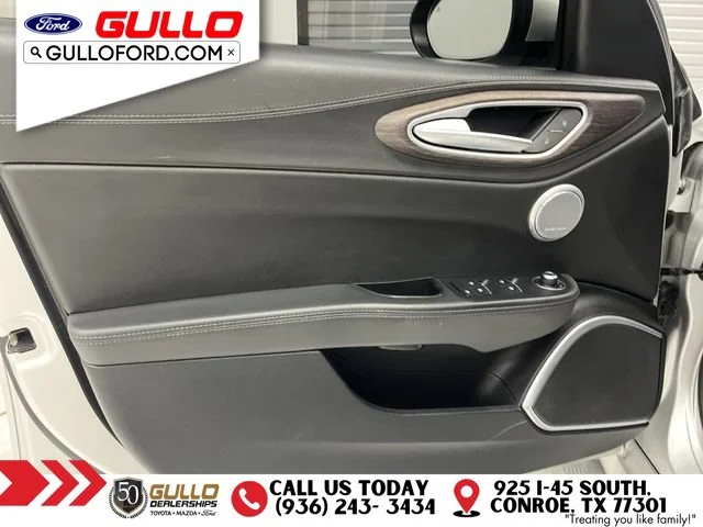 Used 2019 Silverstone Gray Metallic Alfa Romeo Ti image 18