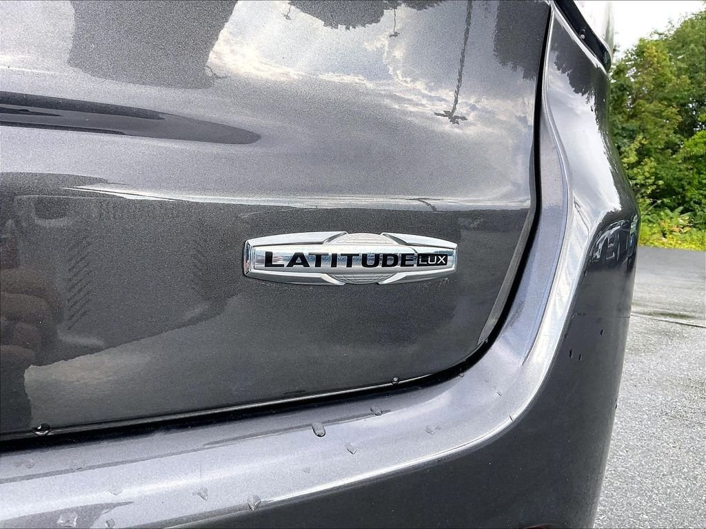 Used 2024 Gray Jeep Latitude Lux image 26