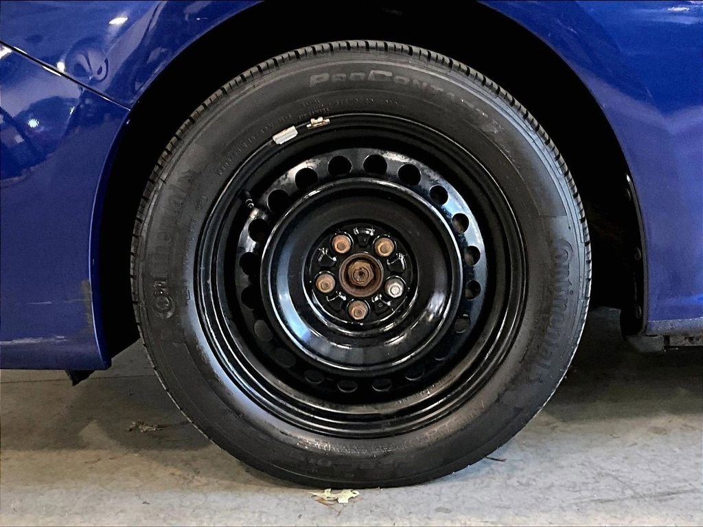 Used 2017 Blue Subaru 2.0i image 7