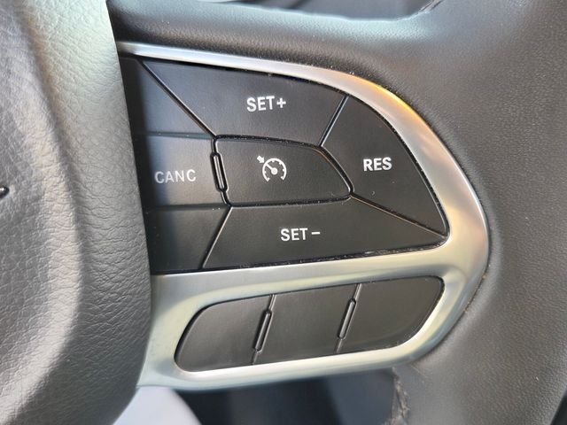 Used 2023 White Chrysler Touring image 22