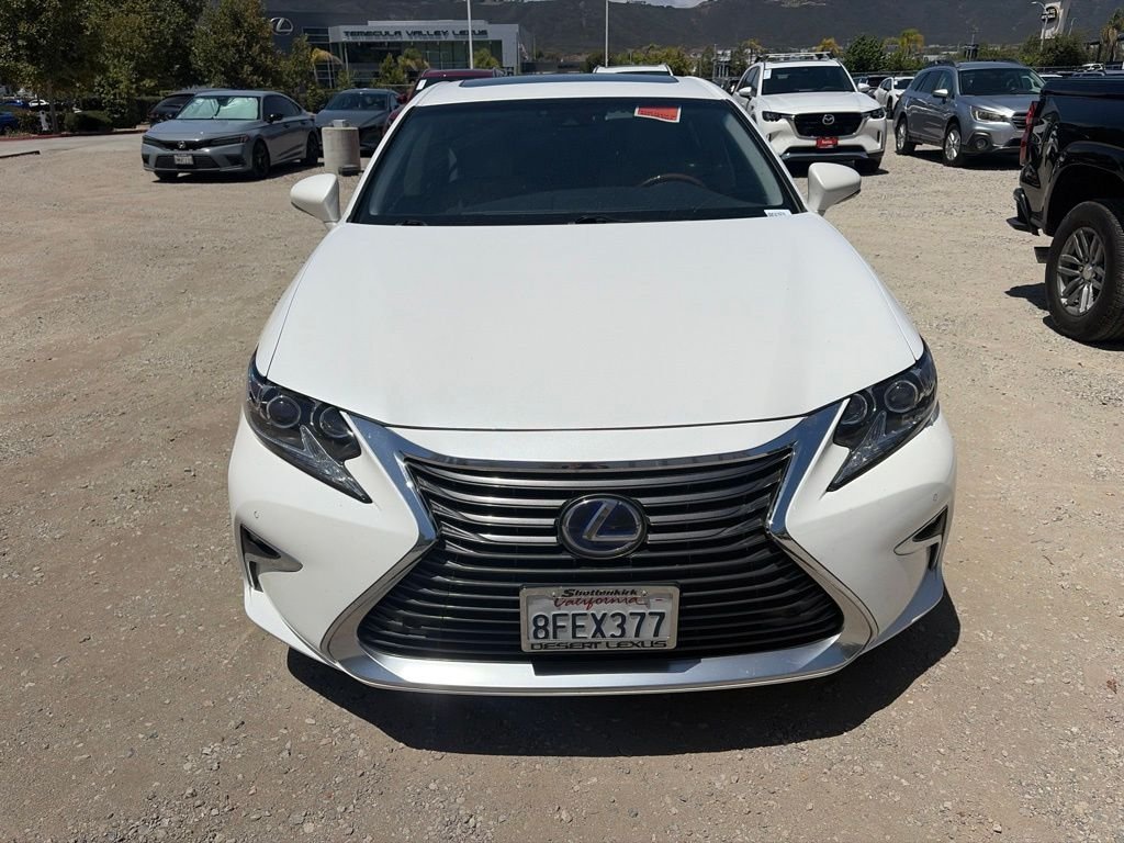 Used 2018 White Pearl Lexus 300h image 3