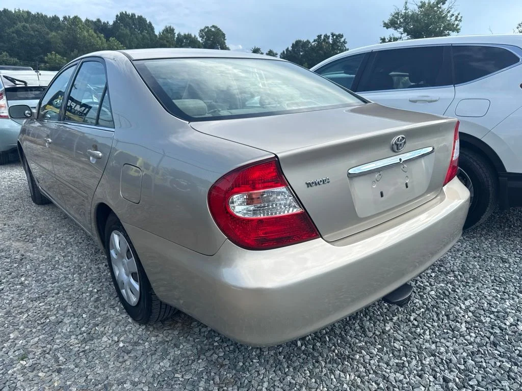 Used 2003 Beige Toyota LE image 4