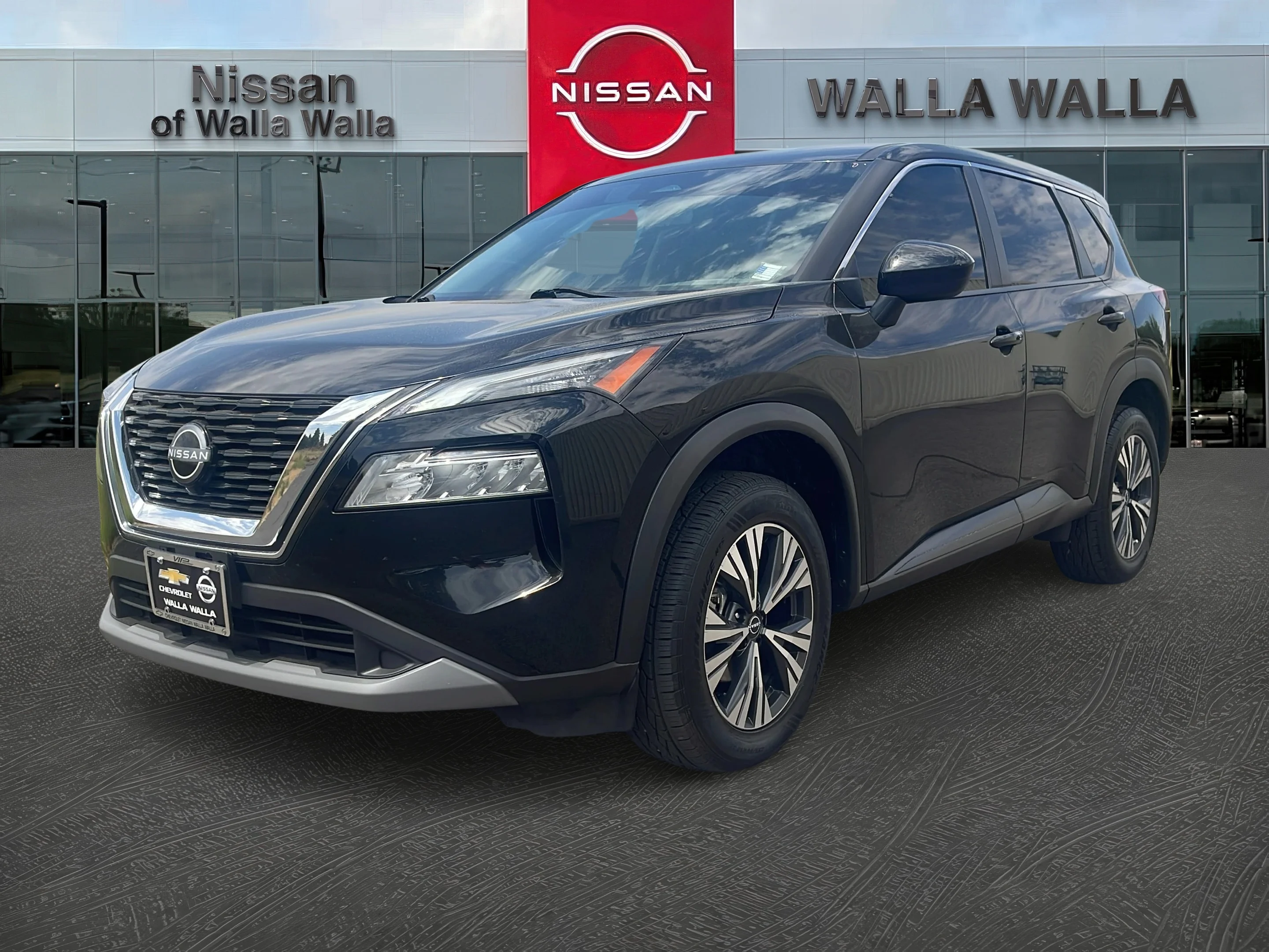 Used 2023 Super Black Nissan SV image 3