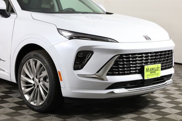 New 2026 Iridescent White Tricoat Buick Avenir image 43