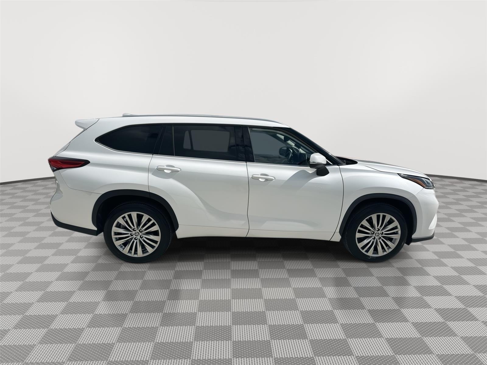 Used 2023 Wind Chill Pearl Toyota Platinum image 6