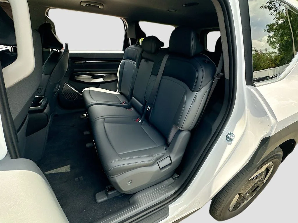 New 2026 Glacial White Pearl Kia Light Long Range RWD image 25