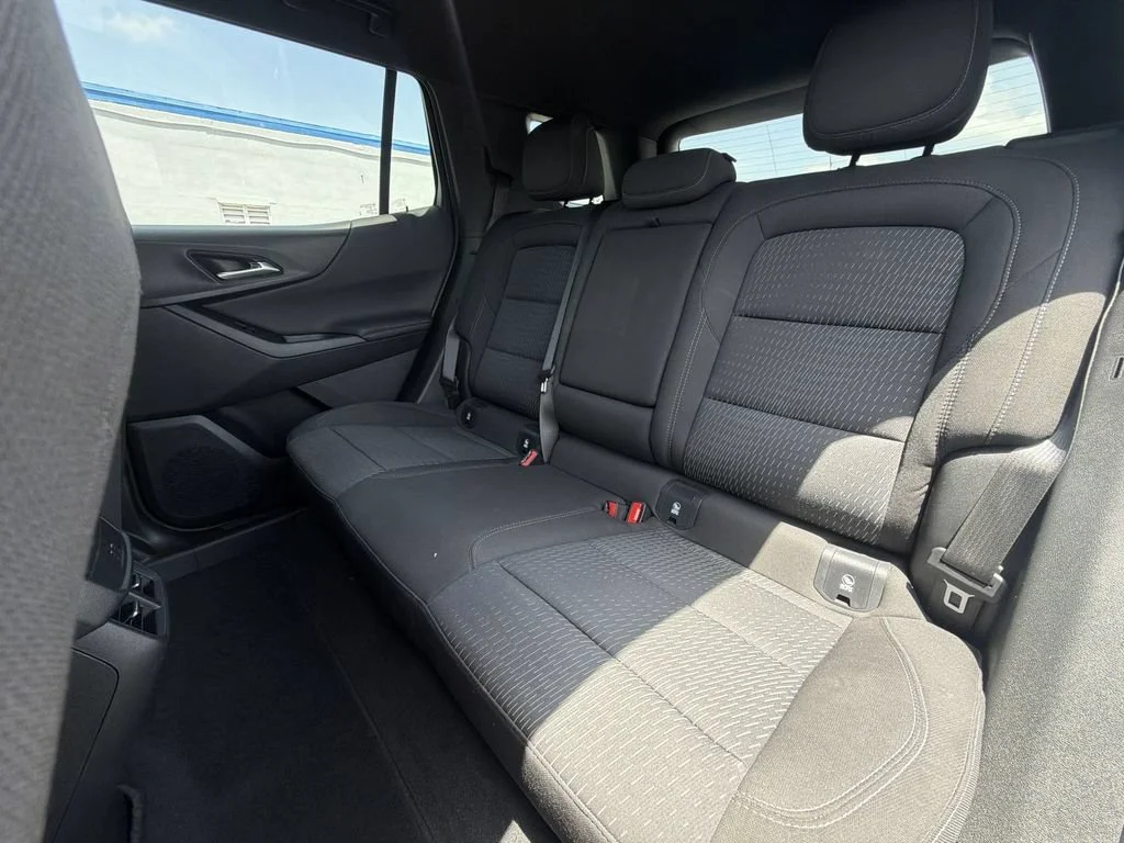 Used 2025 Summit White Chevrolet LT image 32