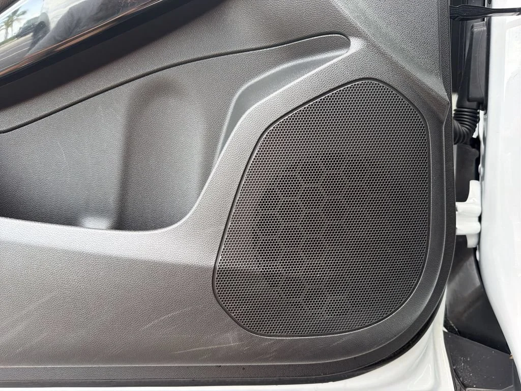 Used 2025 Summit White Chevrolet 2RS image 30