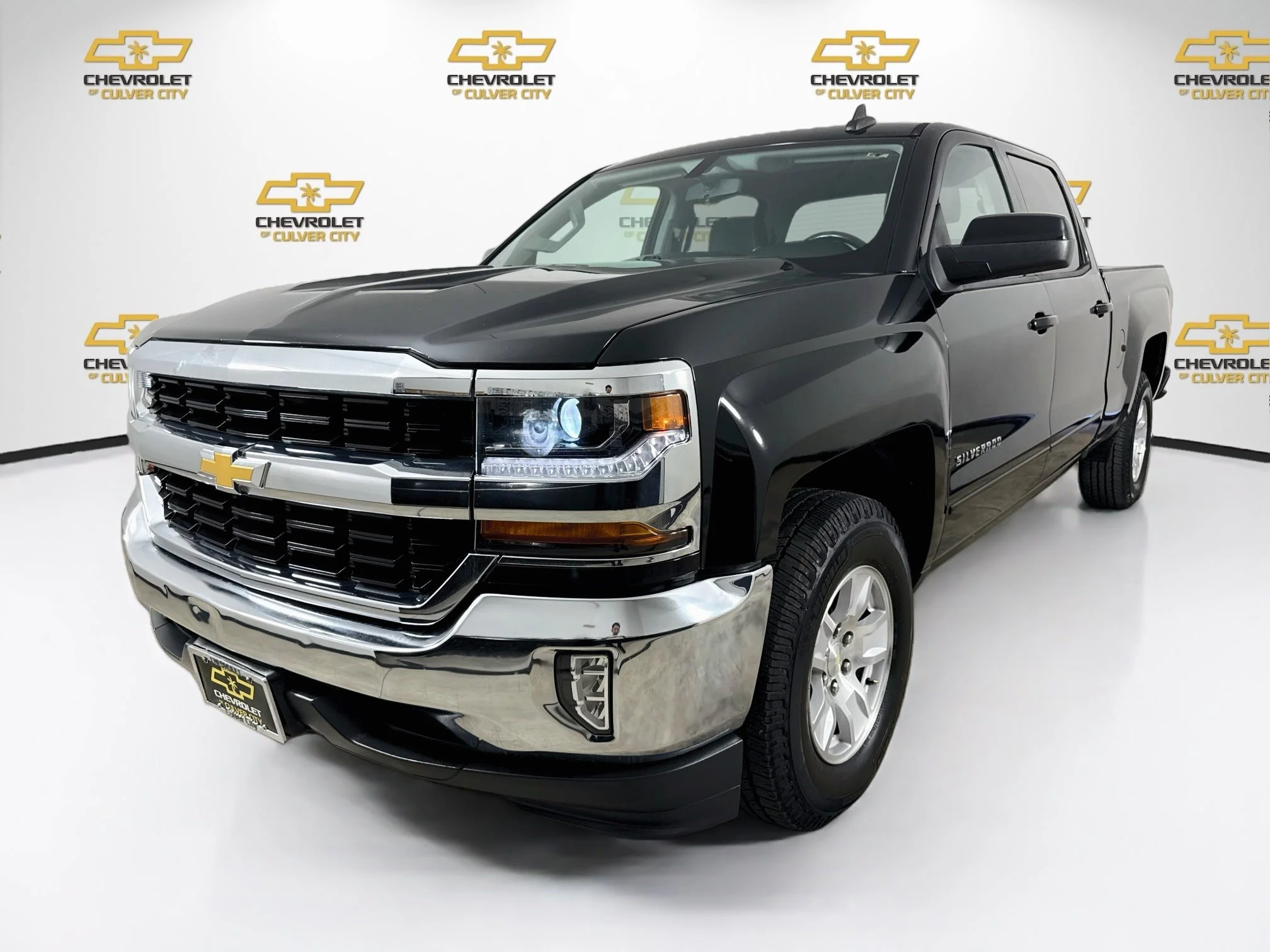 Used 2018 BLACK Chevrolet LT image 3