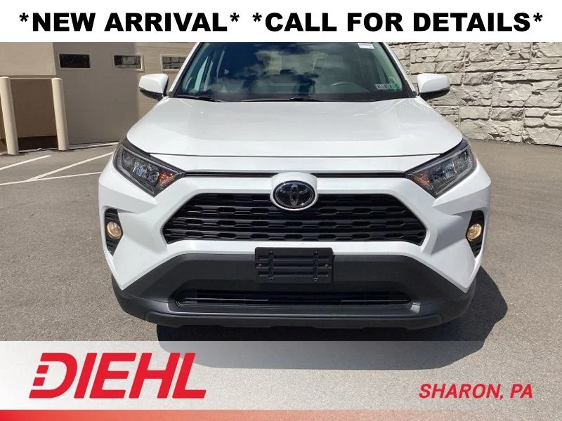 Used 2020 White Toyota XLE Premium image 2
