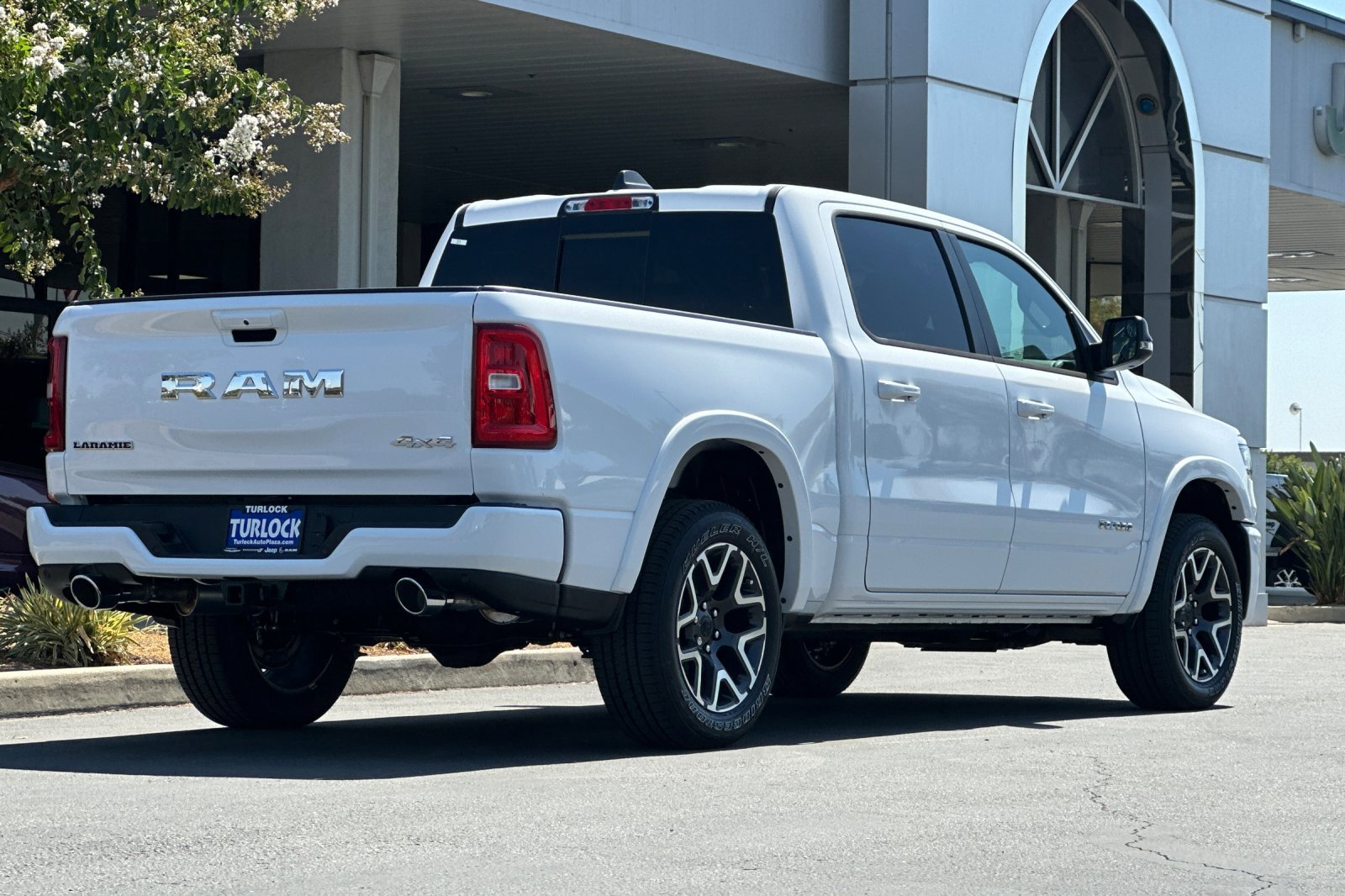 View vehicle photo 4