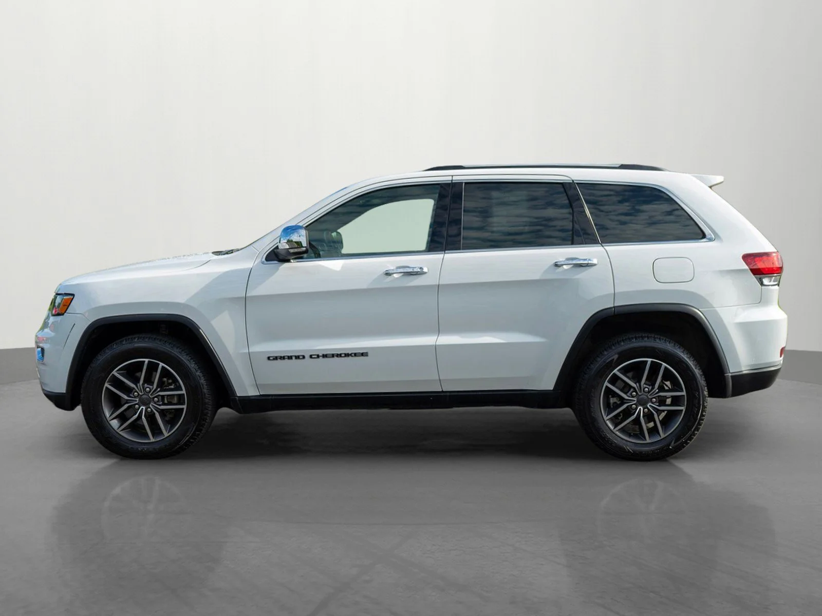 Used 2020 Bright White Clearcoat Jeep Limited image 4