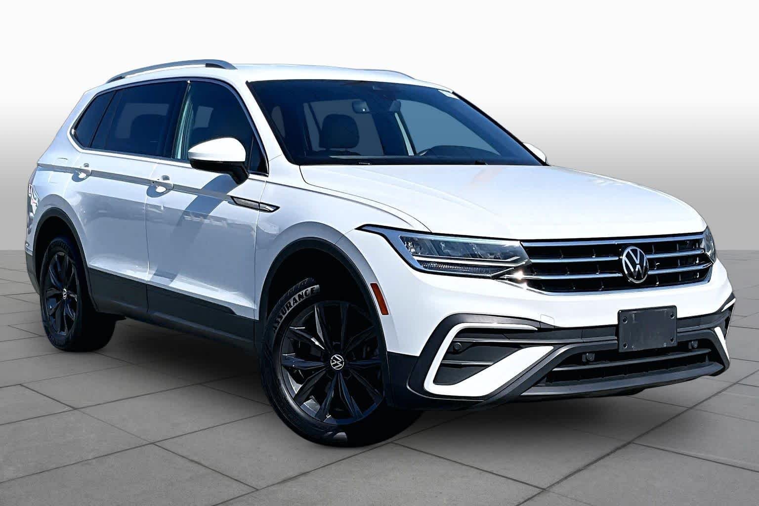 Used 2022 Pure White Volkswagen SE image 3