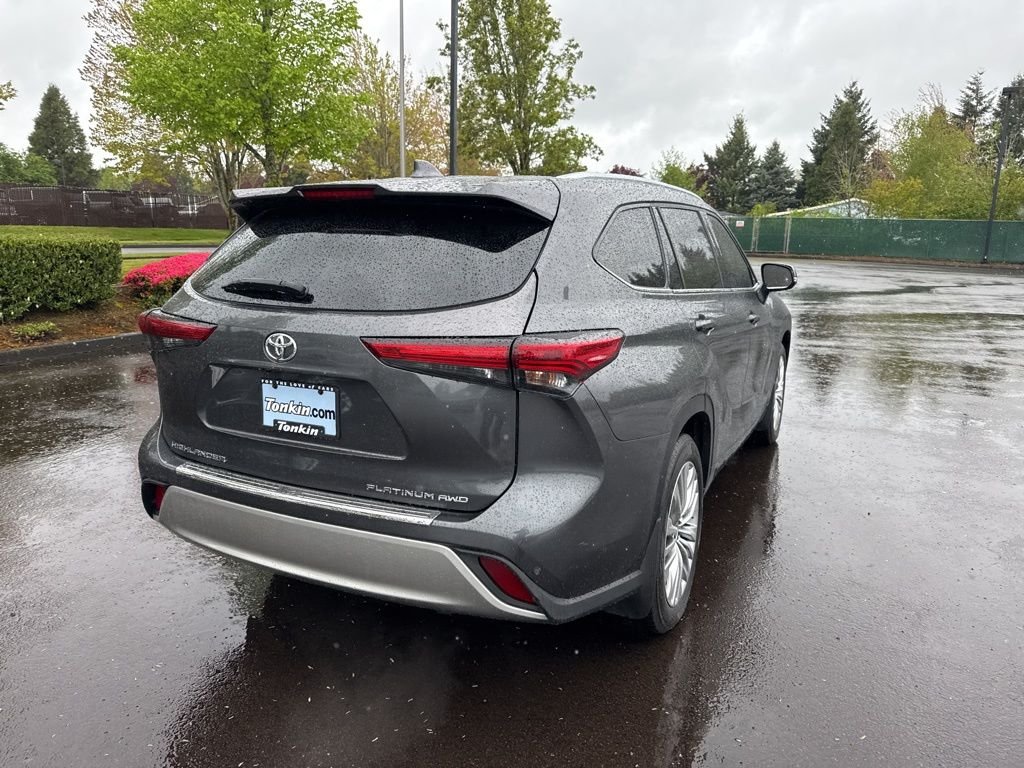Used 2022 Magnetic Gray Metallic Toyota Platinum image 7