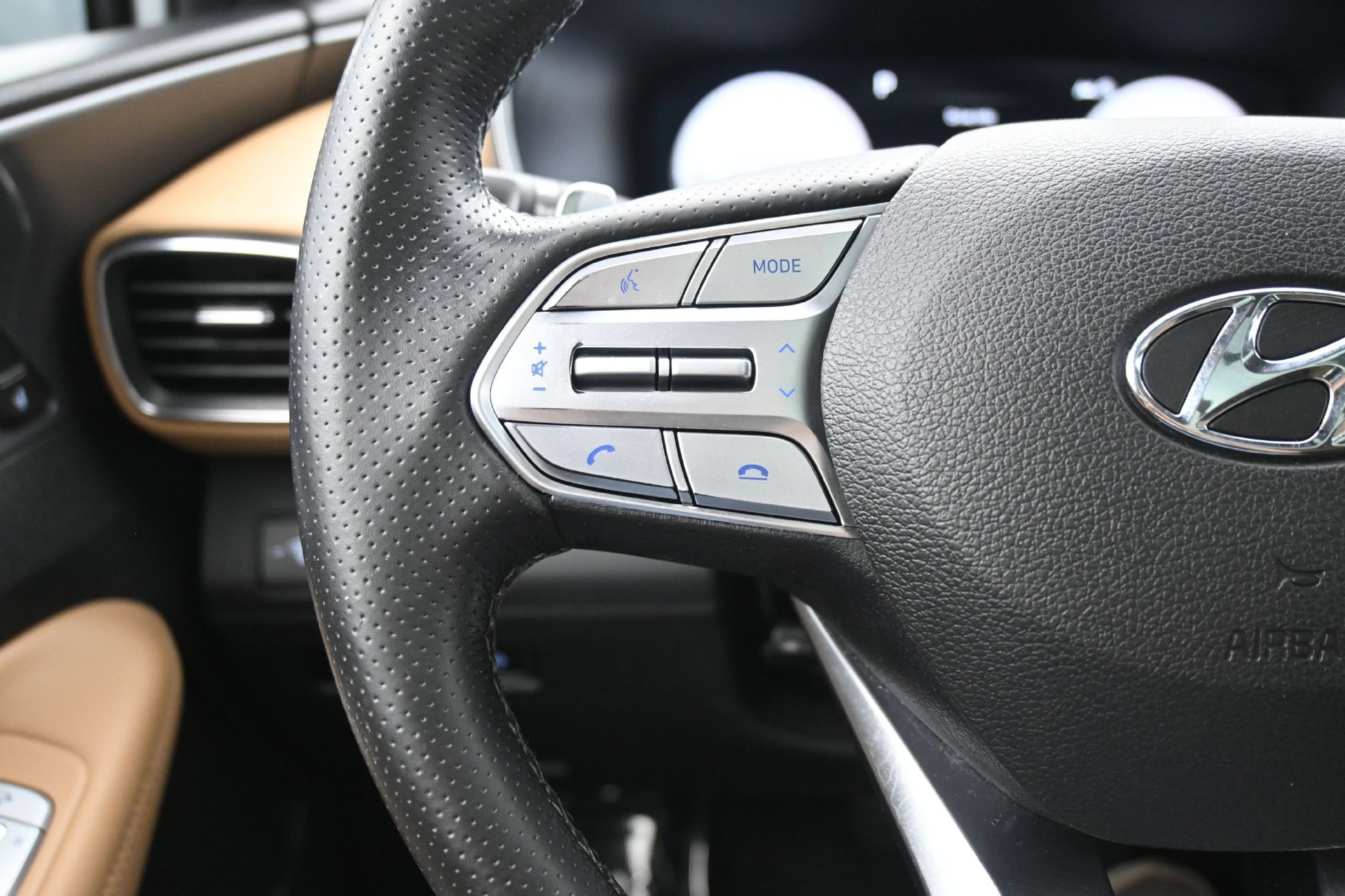 Used 2022 White Hyundai Calligraphy AWD image 21