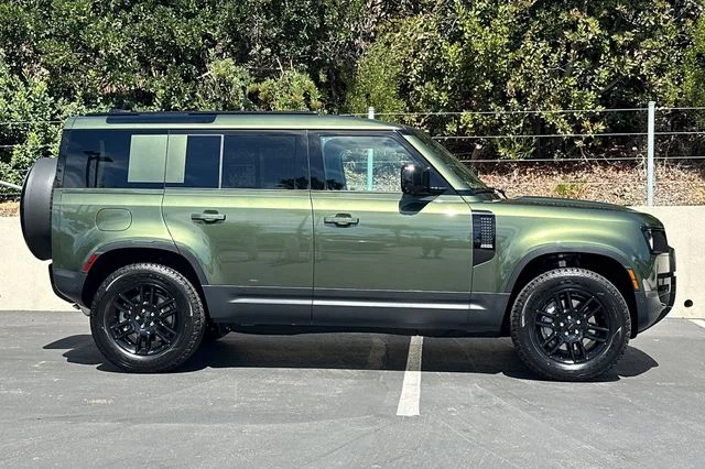 New 2026 Woolstone Green Land Rover S image 6