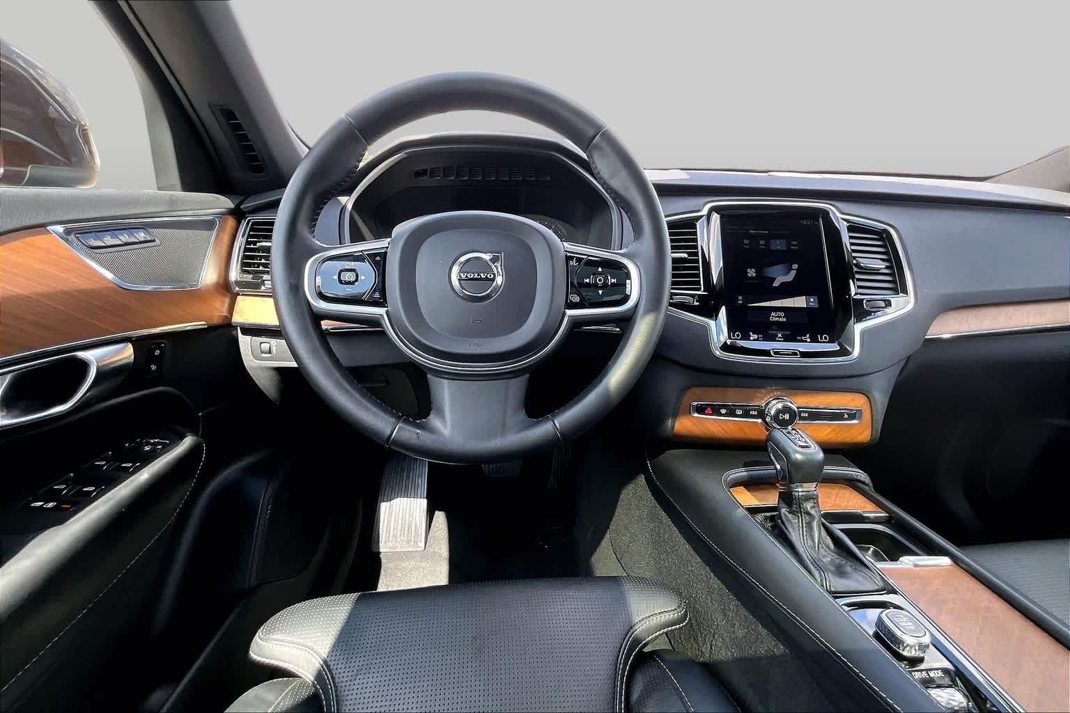 Used 2018 Maple Brown Metallic Volvo Inscription image 6