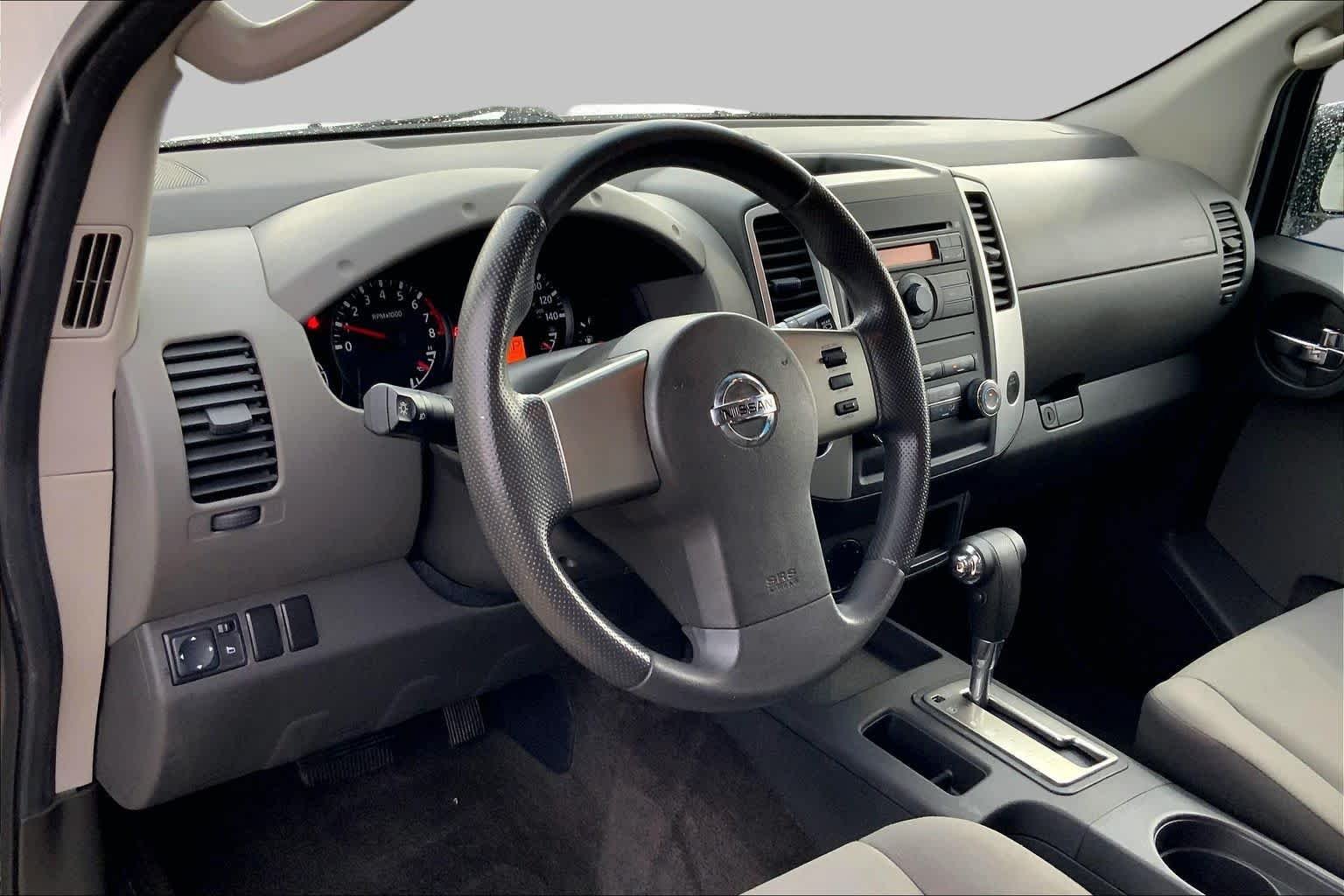 Used 2012 Avalanche Nissan S image 15