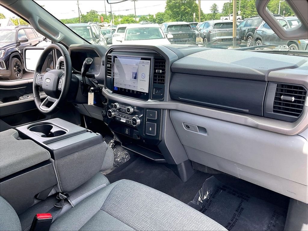 Used 2025 Agate Black Metallic Ford XLT image 13