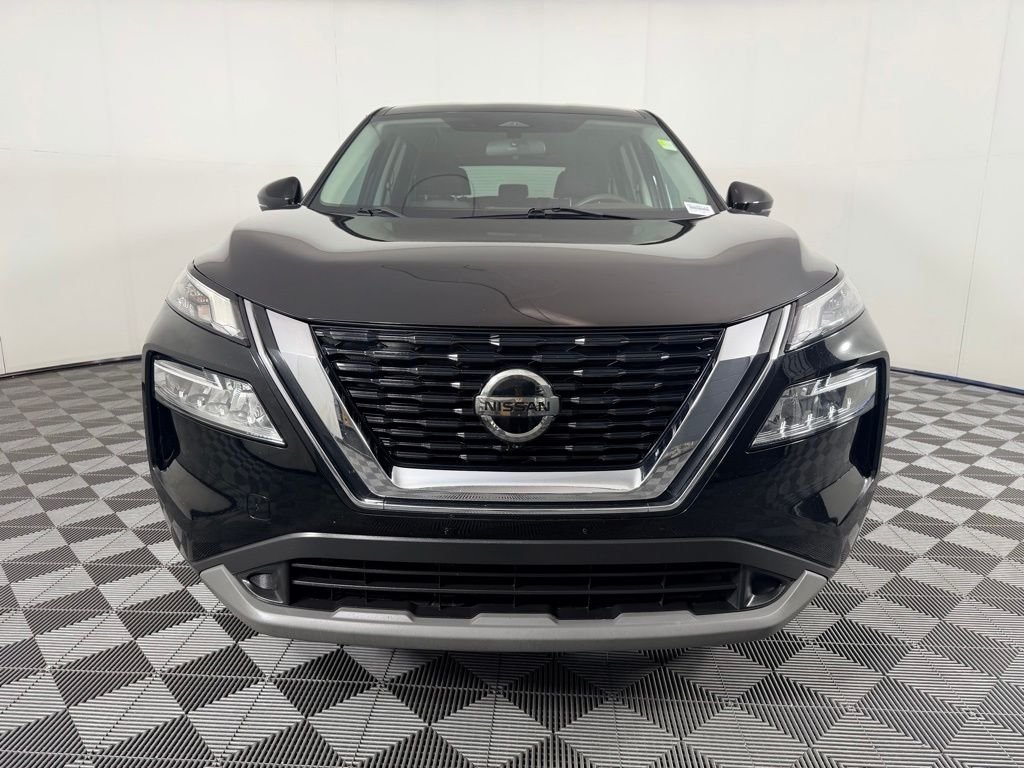 Used 2021 Black Nissan SV image 5