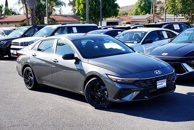 Used 2026 Gray Hyundai SEL Sport image 2