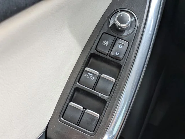 Used 2016 Silver Mazda Grand Touring image 25