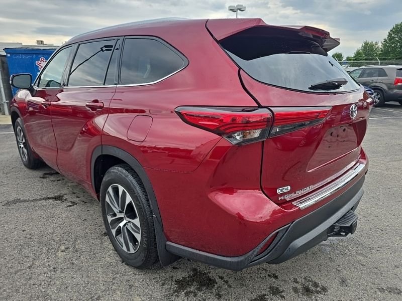 Used 2020 Red Toyota XLE image 5