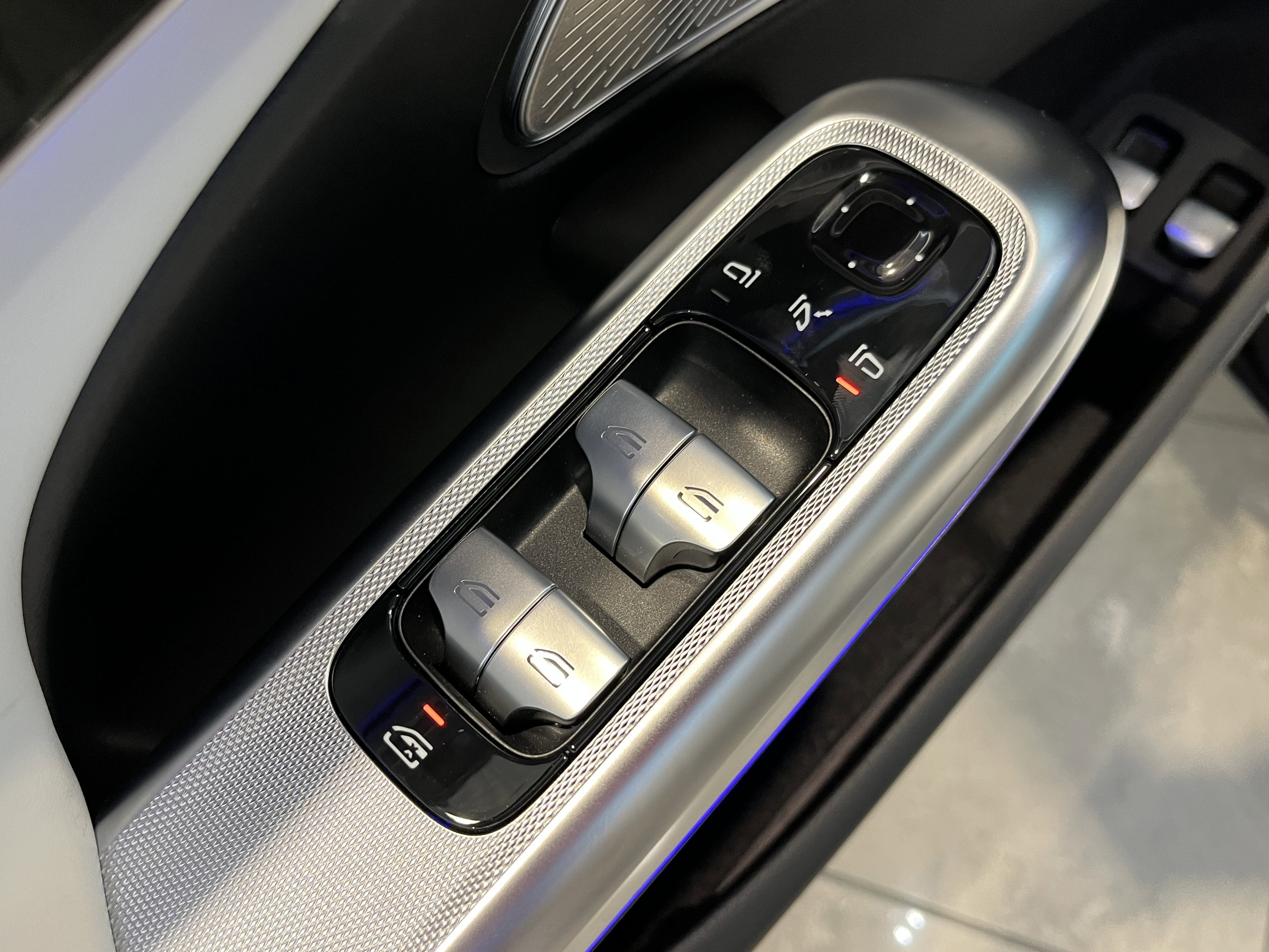 New 2026 MANUFAKTUR Moonlight White Magno Mercedes-Benz AMG® E 53 E image 40