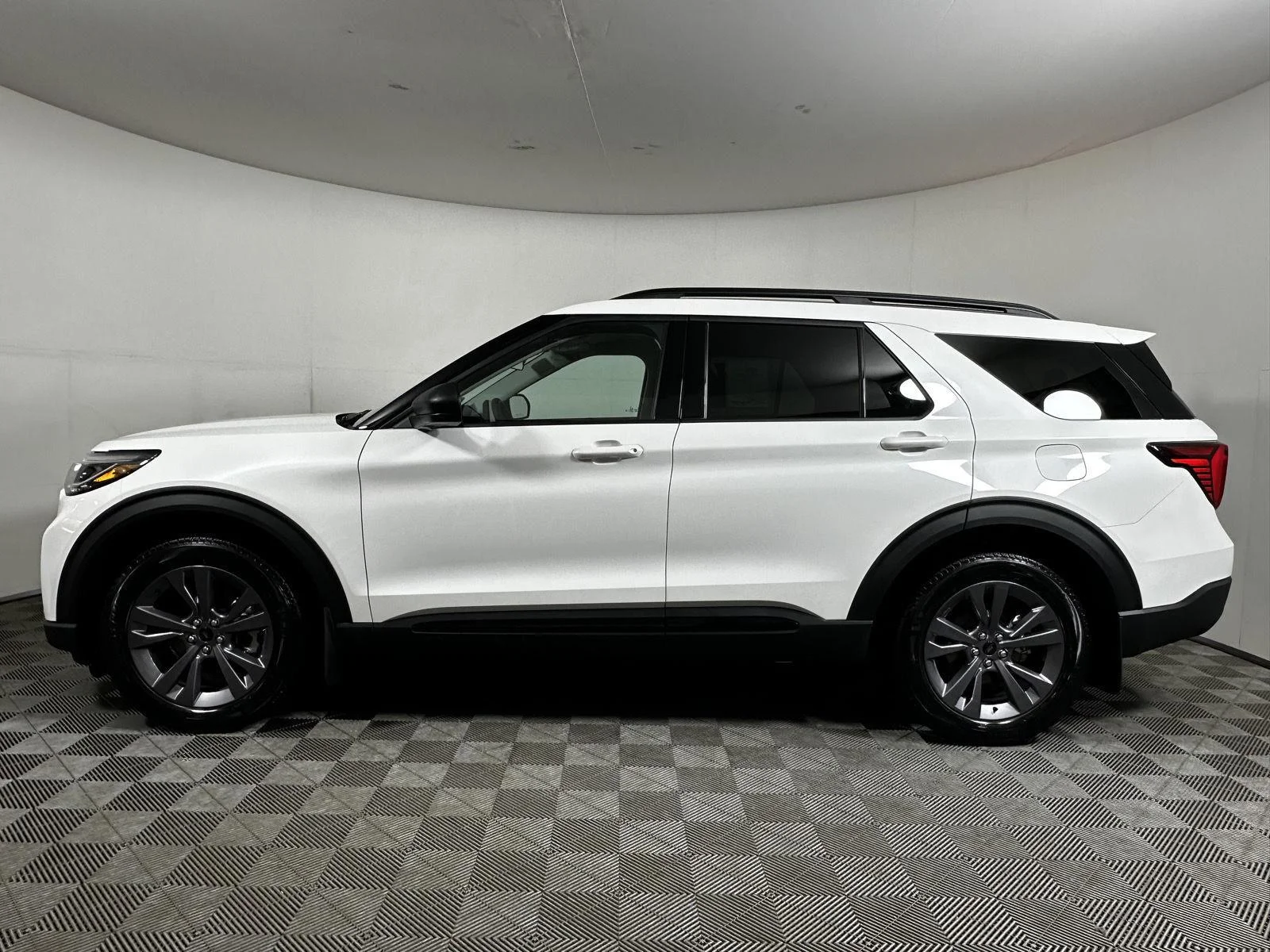 New 2026 Star White Metallic Tri-Coat Ford Active image 5