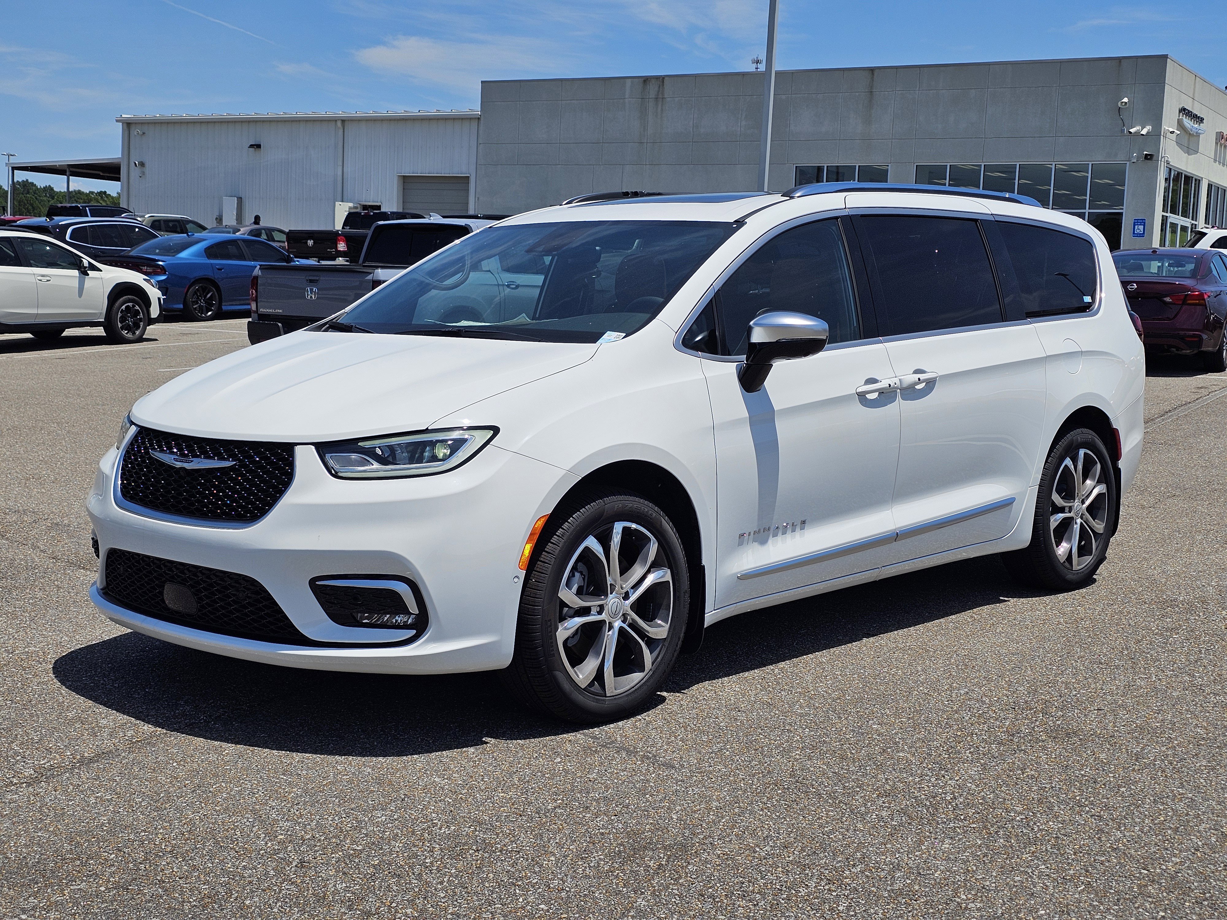 2026 Chrysler Pacifica Pinnacle AWD's photo