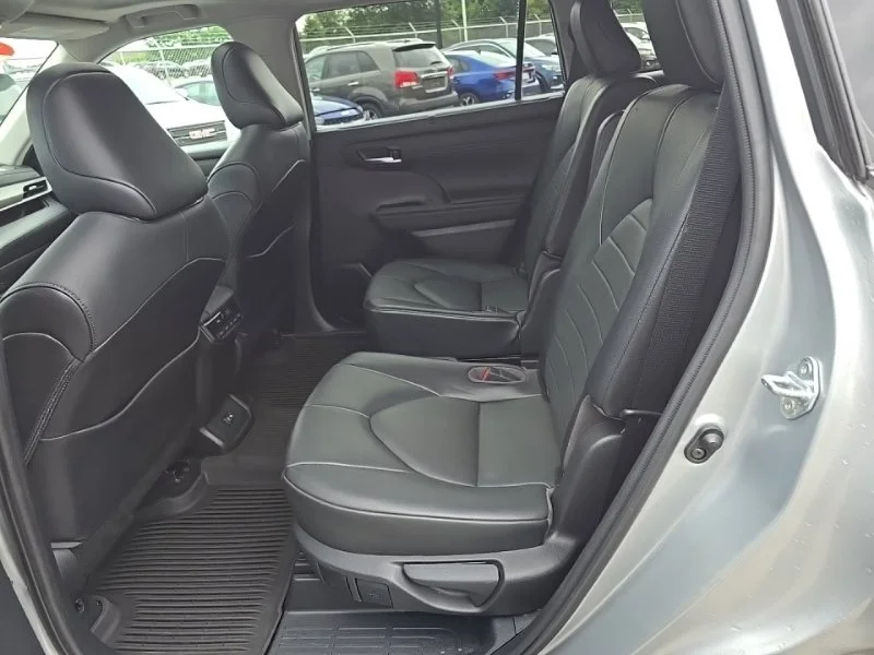 Used 2021 Silver Toyota XLE image 29