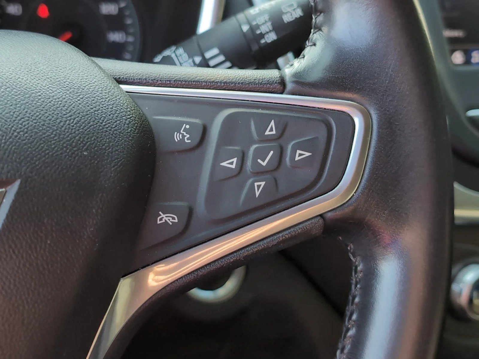 Used 2020 MOSAIC BLACK METALLIC Chevrolet LT image 29