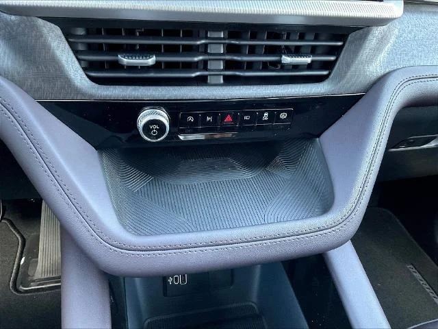 New 2026 Star White Metallic Tri-Coat Ford Platinum™ image 65