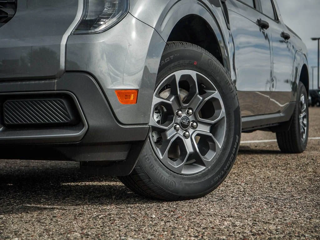 New 2026 Carbonized Gray Metallic Ford XLT image 5