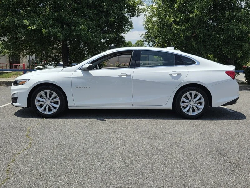 Used 2024 Summit White CHEVROLET LT image 2