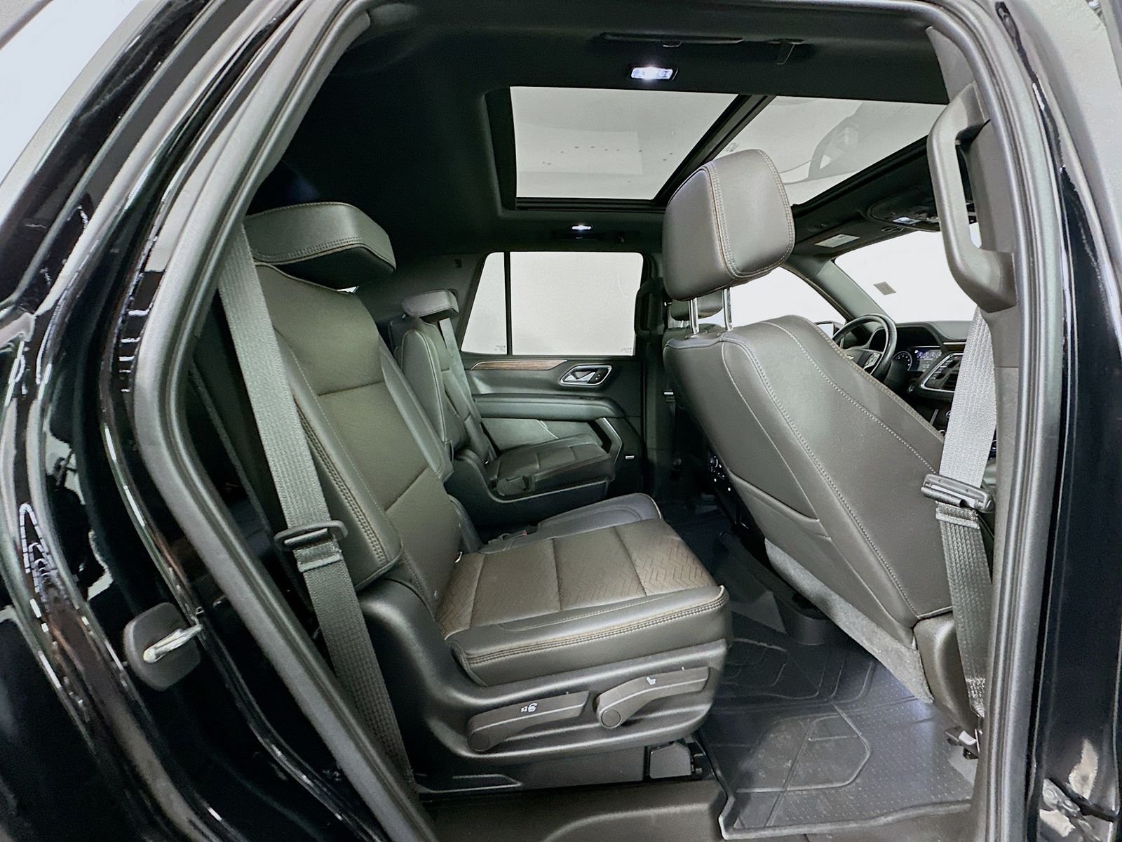 Used 2021 Black Chevrolet High Country image 31
