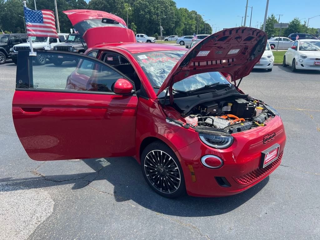 2024 Fiat 500e Red photo 2