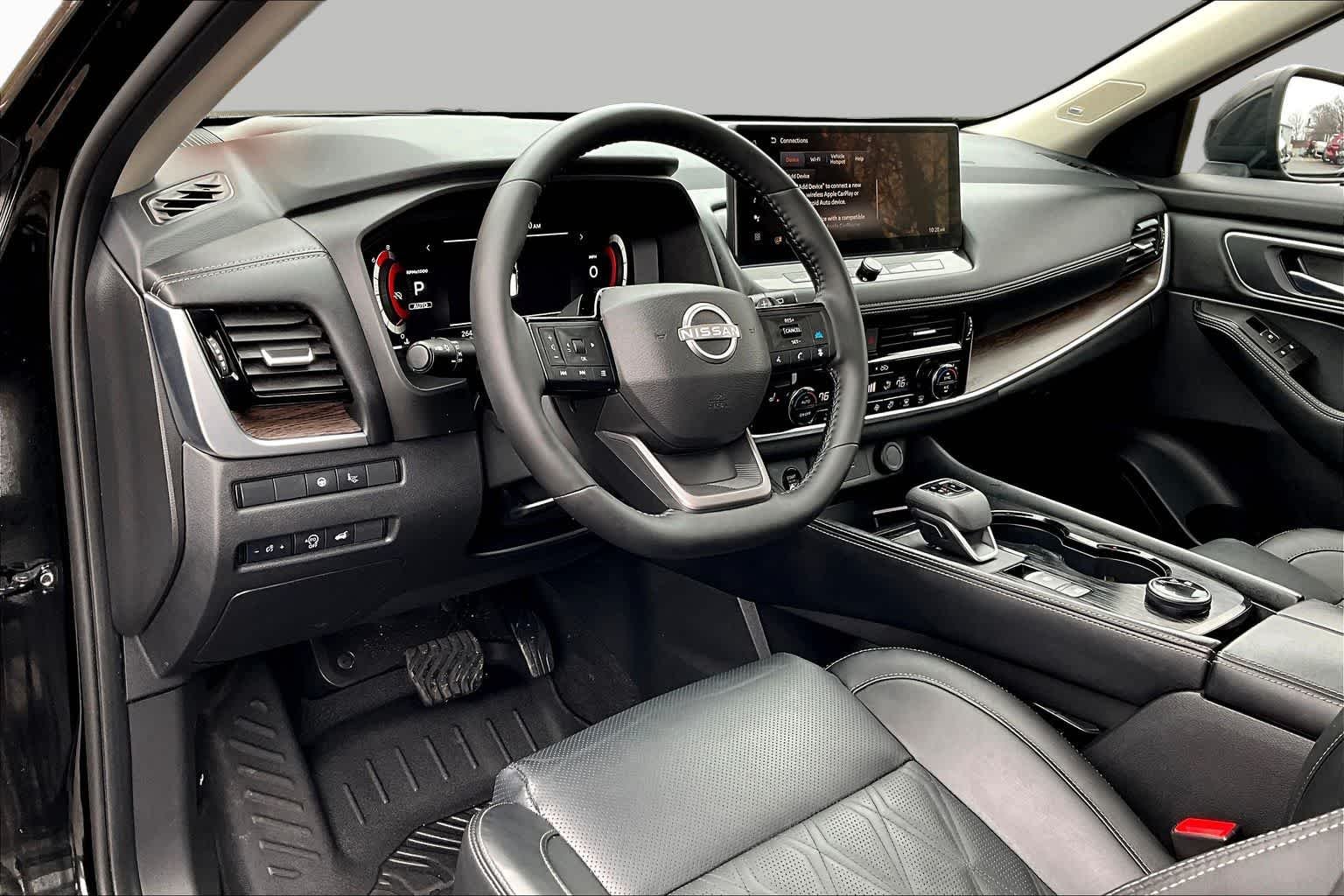 Used 2025 Super Black Nissan Platinum image 32