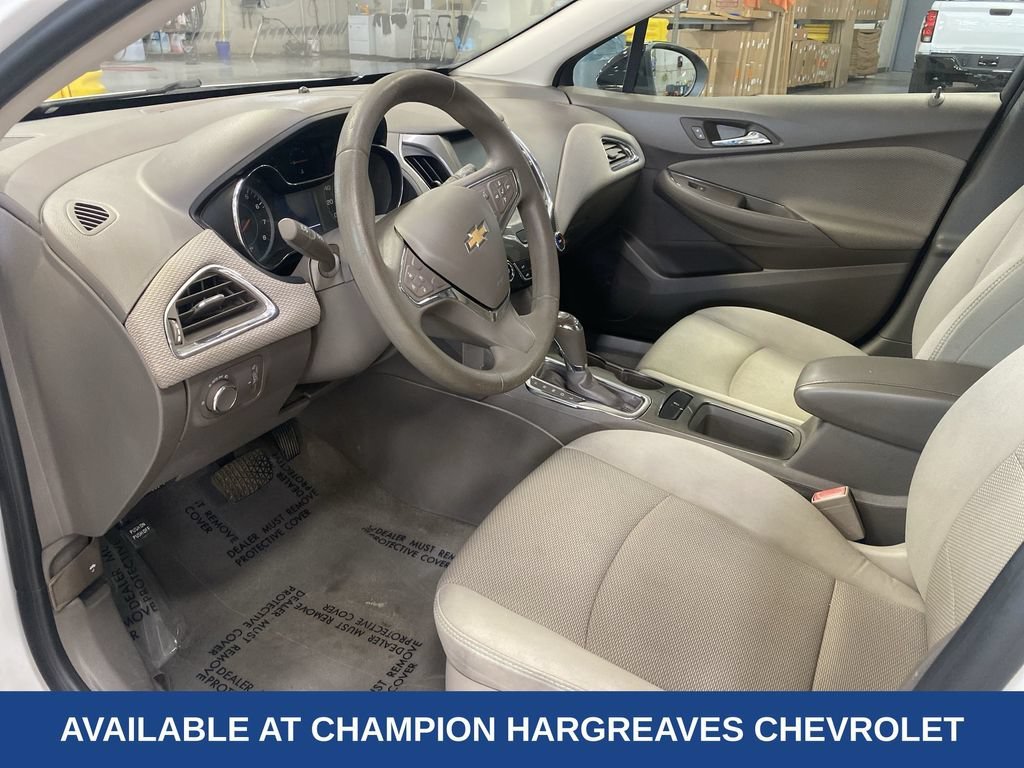 Used 2017 SUMMIT WHITE Chevrolet LT image 13