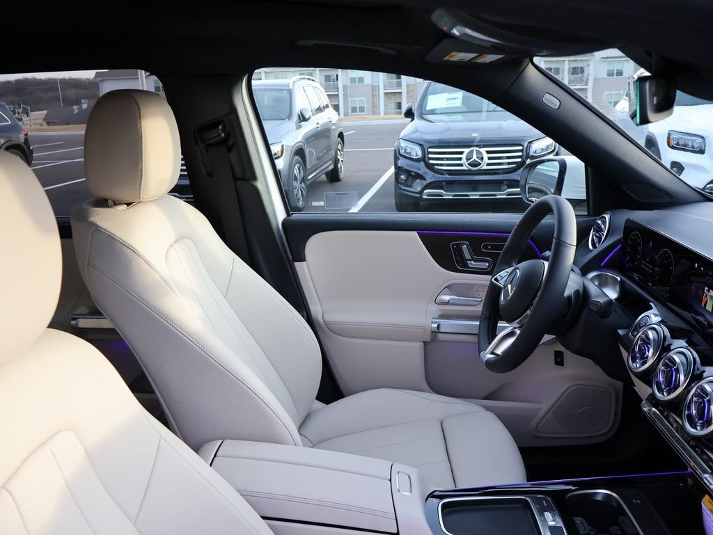 New 2026 Polar White Mercedes-Benz GLB 250 image 10