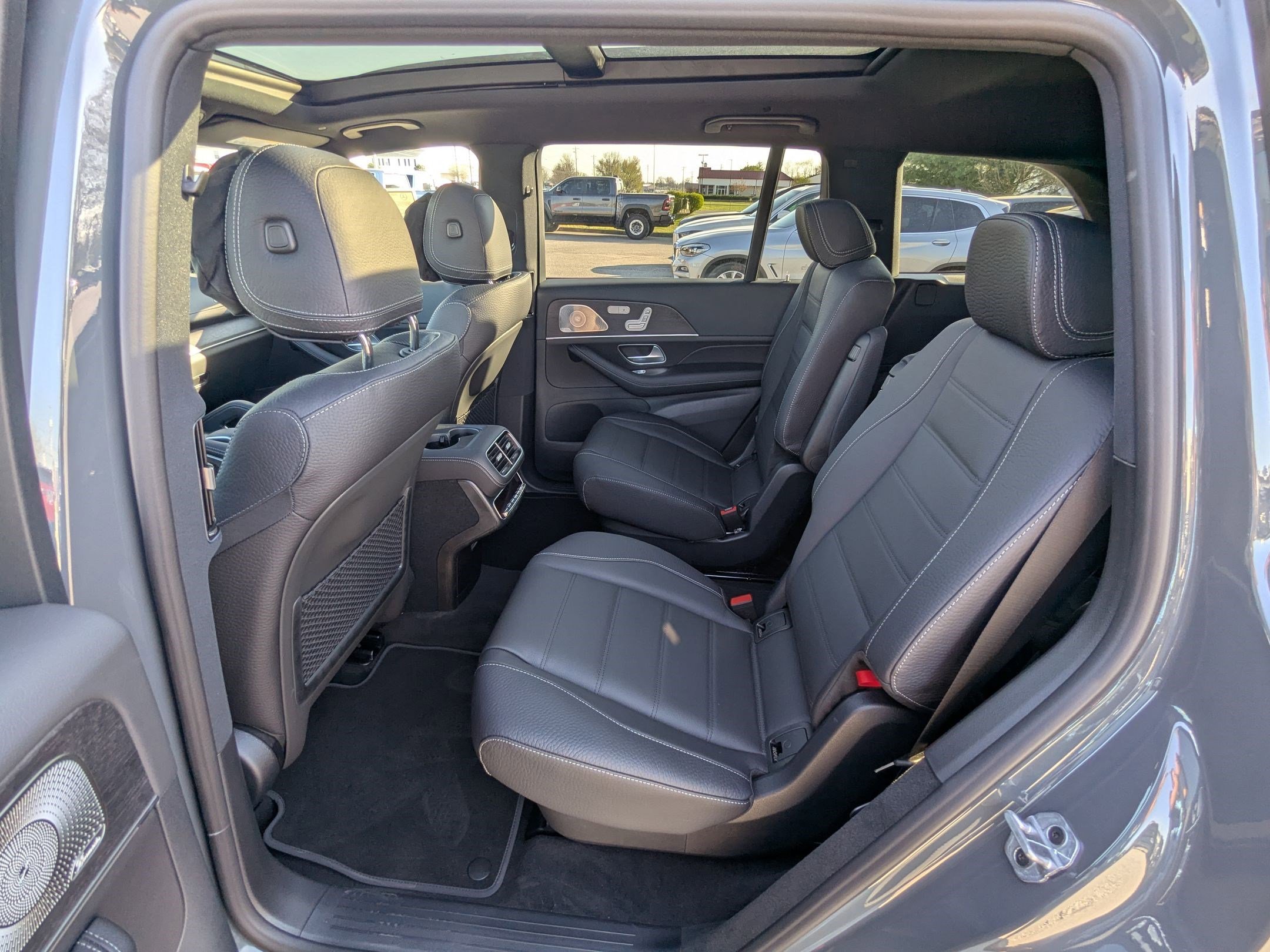 New 2026 MANUFAKTUR Silicon Grey Mercedes-Benz GLS 450 image 59