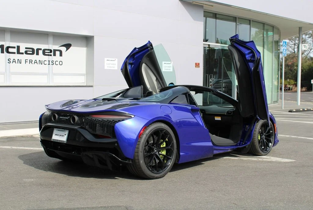 Certified Used 2025  McLaren Performance image 18
