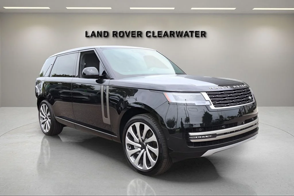 New 2026 Santorini Black Land Rover SE image 7