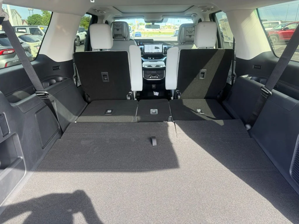 New 2026 Dark Matter Gray Metallic Ford MAX Platinum® image 63
