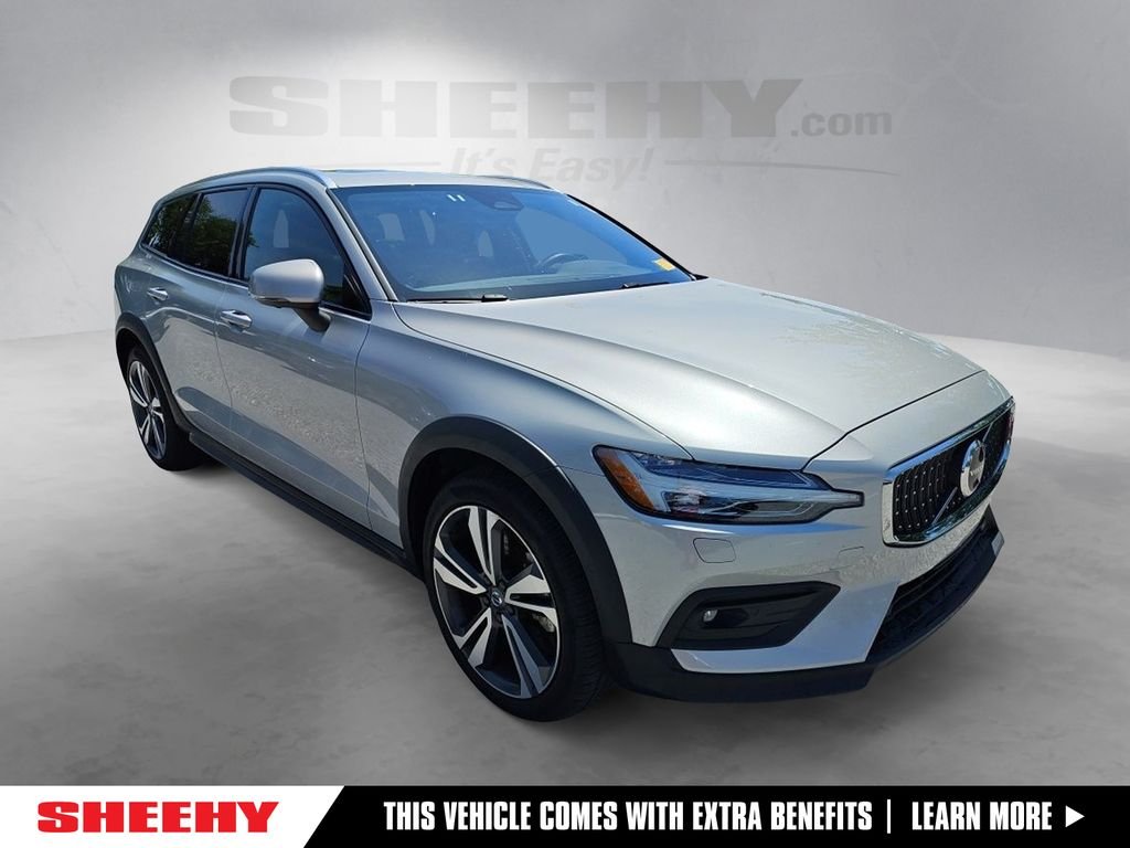 2025 Volvo V60 Cross Country B5 Plus AWD's photo
