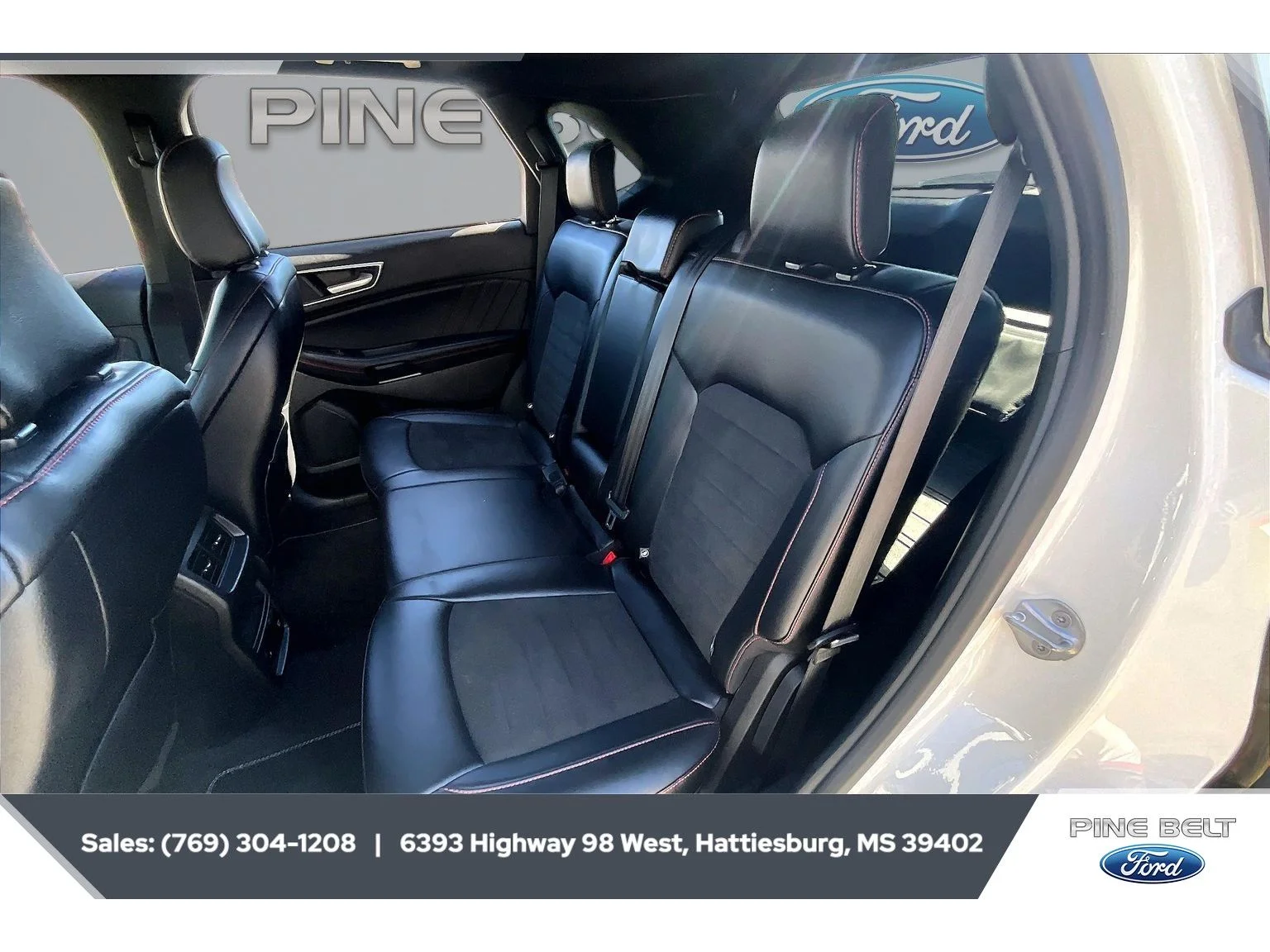 Used 2022 Star White Metallic Tri-Coat Ford ST-Line image 19